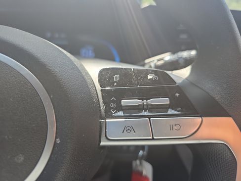 Used 2025 Hyundai Elantra SE FWD image 19