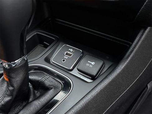 Used 2020 Jeep Cherokee Latitude Plus image 17