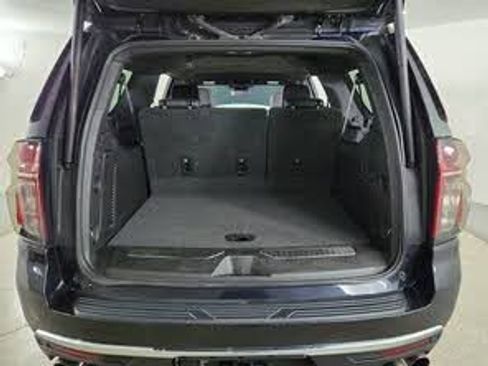 Used 2023 Chevrolet Suburban Premier image 12