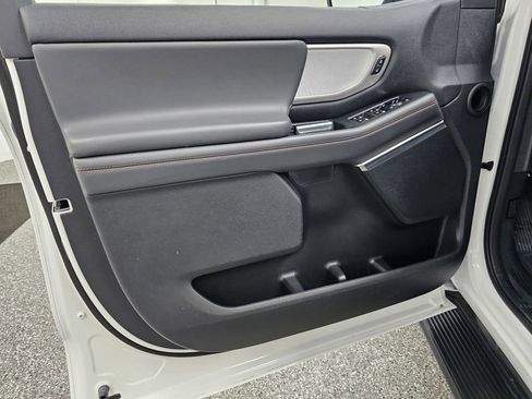 Used 2025 Ford Expedition Active AWD/4WD image 12