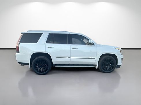 Used 2016 Cadillac Escalade Luxury RWD image 2