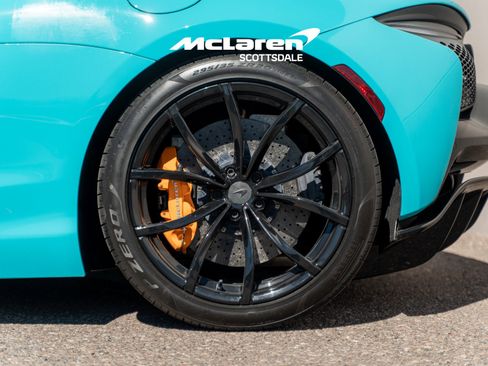 Used 2025 McLaren Artura image 28