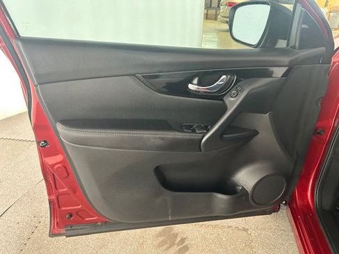 Used 2021 Nissan Rogue Sport SV FWD image 10