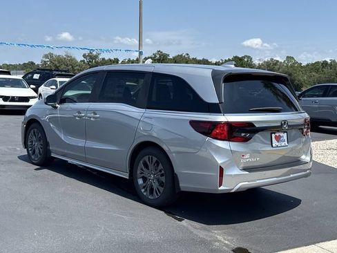 New 2026 Honda Odyssey Touring image 9
