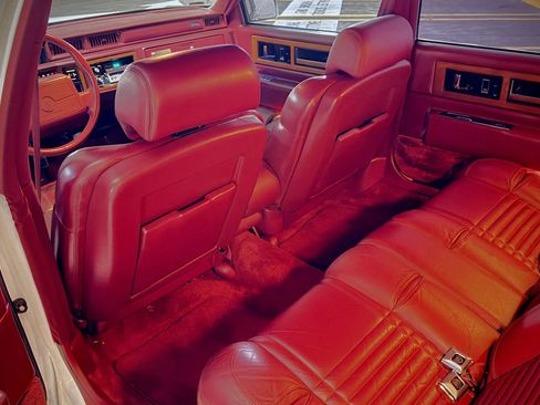 Used 1990 Cadillac Fleetwood 60 Special FWD image 19