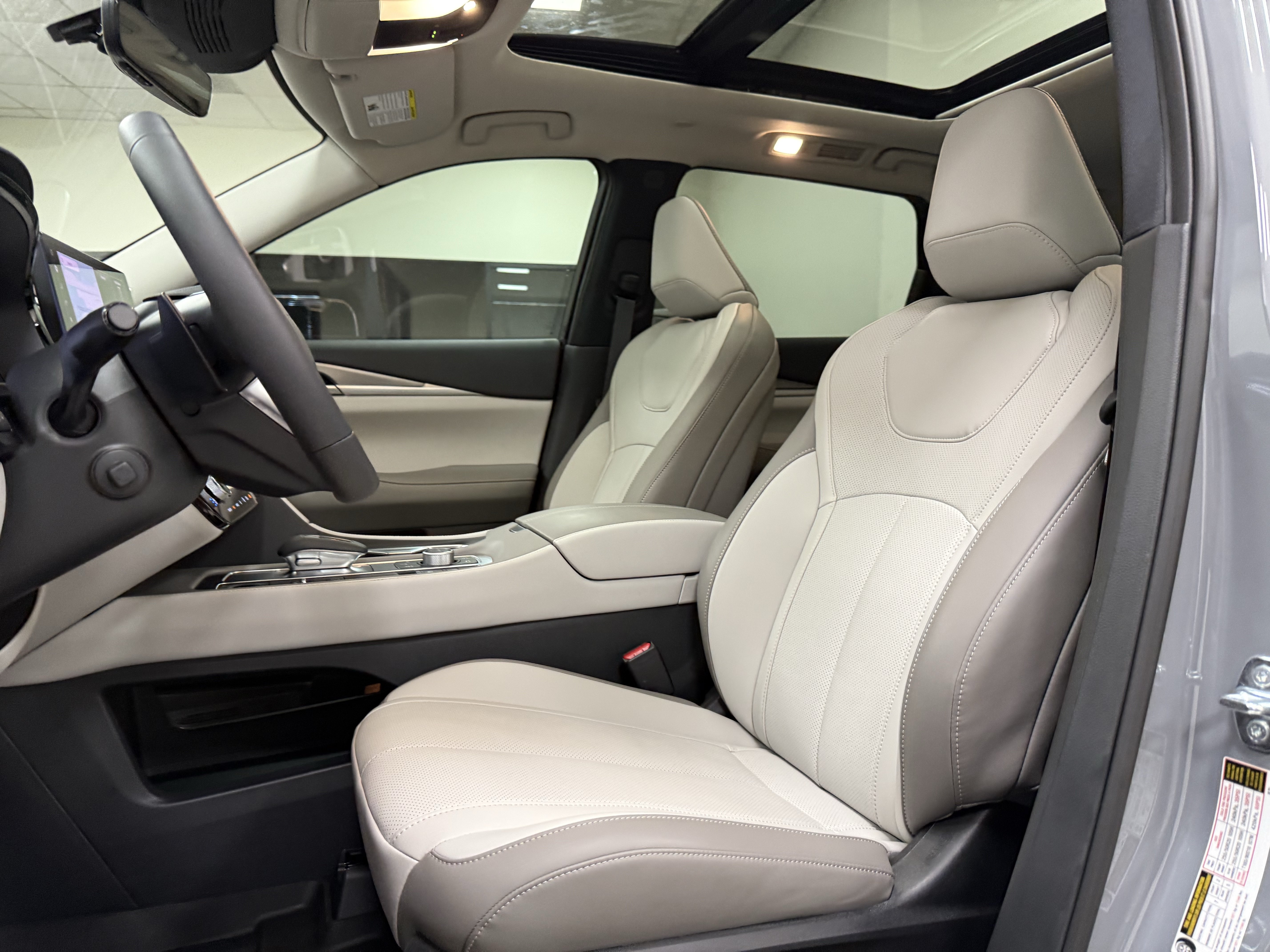 Certified 2027 INFINITI QX60 Luxe w/ Cargo Package FWD image 14
