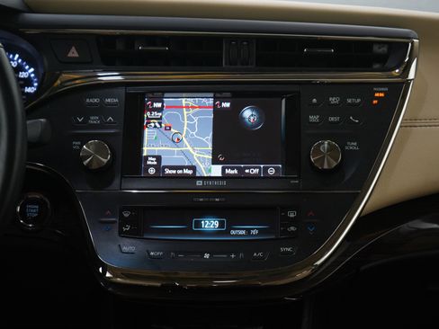 Used 2014 Toyota Avalon Limited w/ Technology Package FWD image 15