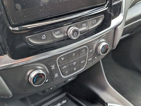 Used 2023 Chevrolet Traverse LT FWD image 15