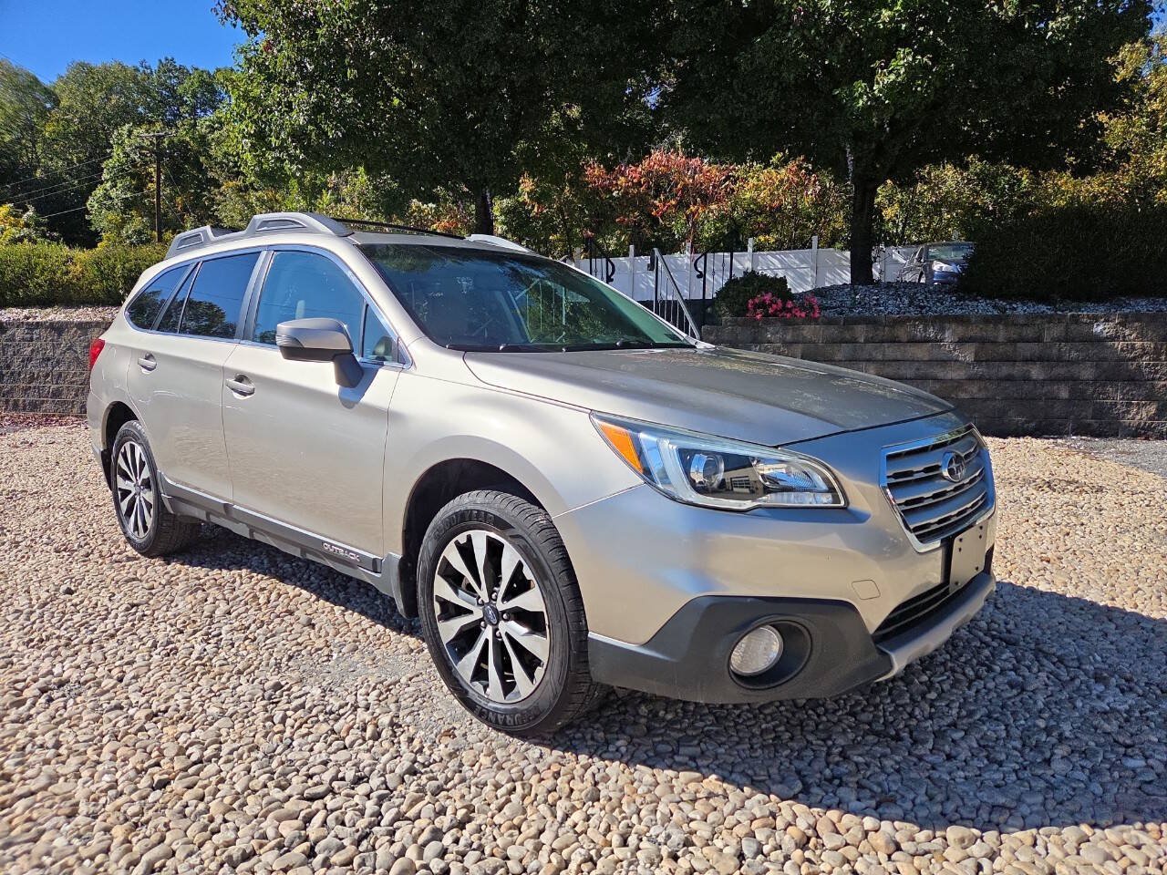 Used 2015 Subaru Outback 2.5i Limited AWD/4WD image 1