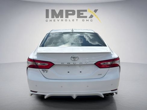 Used 2020 Toyota Camry SE FWD image 4