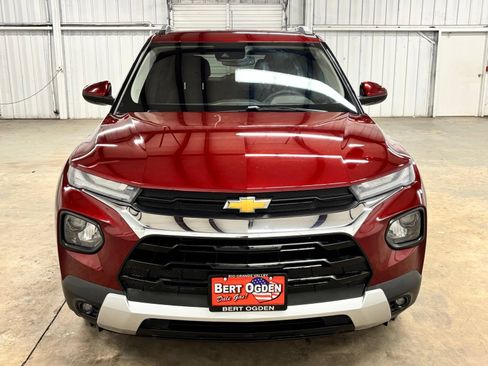 Used 2023 Chevrolet TrailBlazer LT w/ Convenience Package FWD image 2