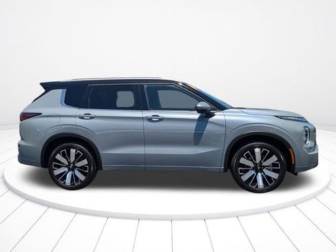 Used 2025 Mitsubishi Outlander SEL FWD image 2