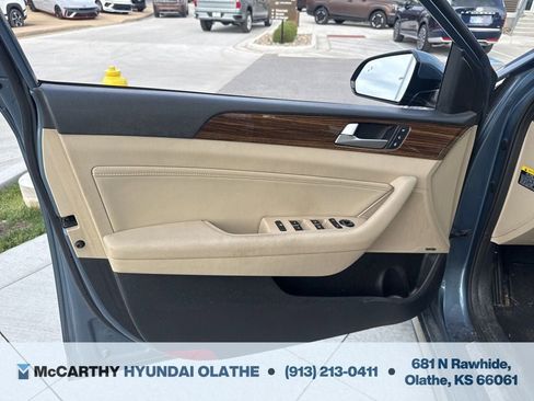 Used 2016 Hyundai Sonata Limited w/ Option Group 05 FWD image 17