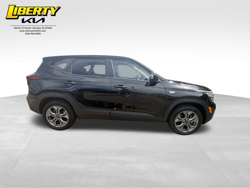 Used 2024 Kia Seltos LX AWD/4WD image 7