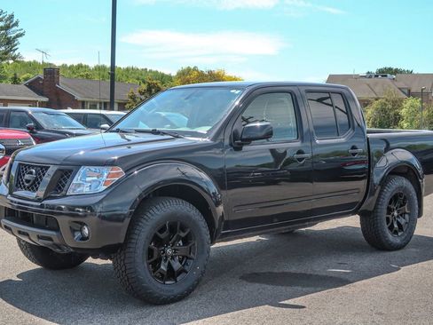 Used 2020 Nissan Frontier SV w/ Midnight Edition Floor Mats AWD/4WD image 4
