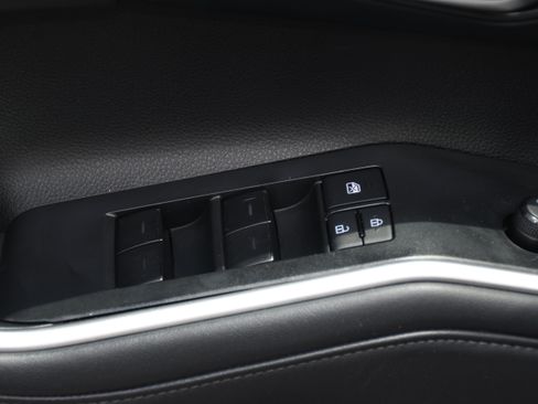 Used 2022 Toyota Highlander XLE FWD image 11