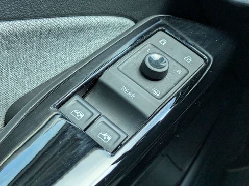 Used 2023 Volkswagen ID.4 Pro RWD image 29