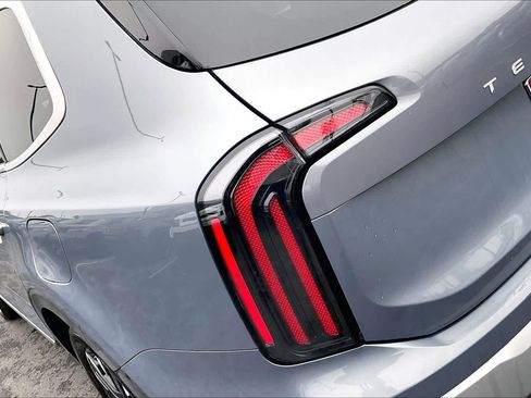 Used 2024 Kia Telluride SX Prestige w/ Towing Package image 31