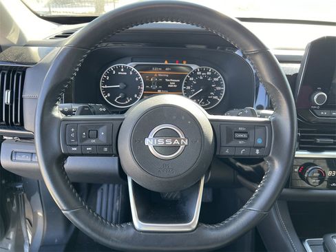 Certified 2024 Nissan Pathfinder SV image 7