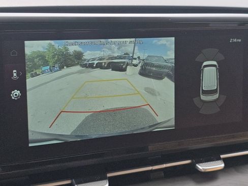 Used 2024 Kia Carnival EX FWD image 28