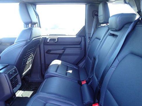 Used 2025 Ford Bronco Badlands image 11