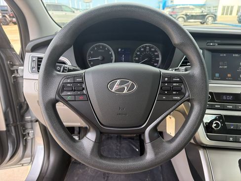 Used 2017 Hyundai Sonata SE FWD image 14
