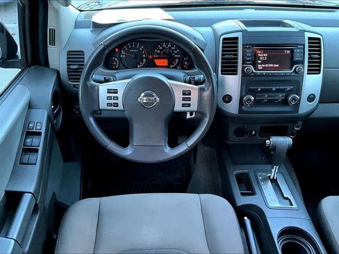 Used 2015 Nissan Xterra S image 5