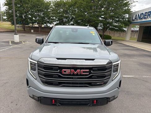 Used 2024 GMC Sierra 1500 AT4 w/ Technology Package AWD/4WD image 10