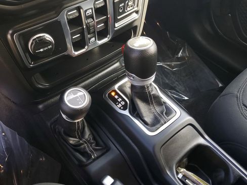 Used 2021 Jeep Wrangler Unlimited Sahara image 30