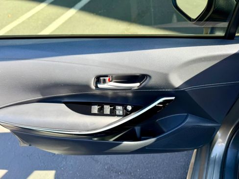 Used 2020 Toyota Corolla XSE image 11