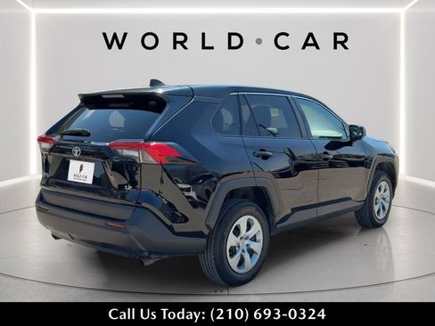 Used 2022 Toyota RAV4 LE image 3