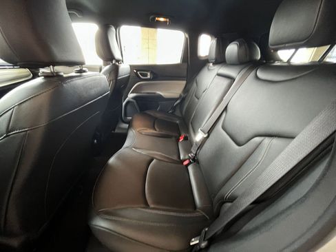 Used 2025 Jeep Compass Limited image 27