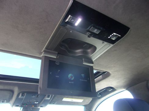 Used 2020 Cadillac Escalade Platinum AWD/4WD image 19