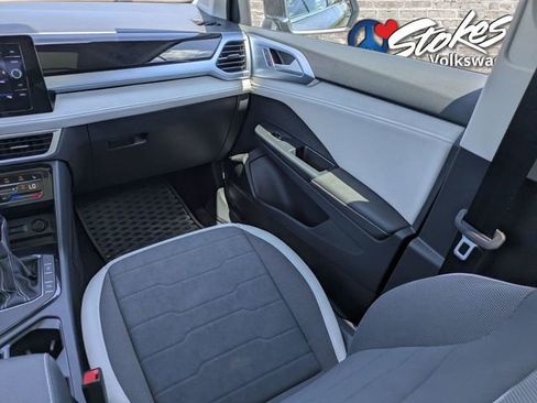 Used 2025 Volkswagen Taos SE image 17