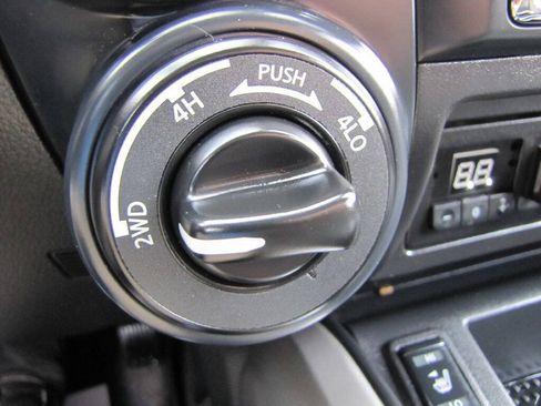 Used 2024 Nissan Titan SV w/ SV Convenience Package AWD/4WD image 41