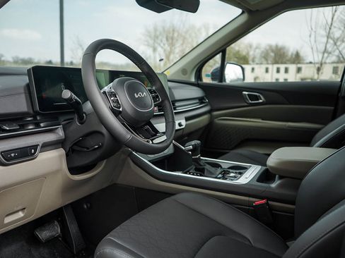 New 2026 Kia Carnival EX FWD image 19