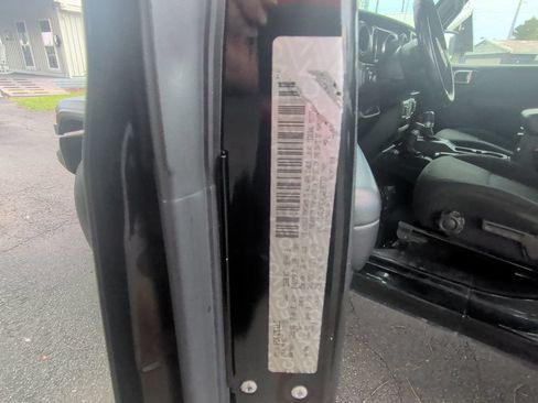 Used 2020 Jeep Wrangler Sport AWD/4WD image 23