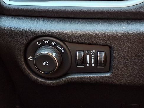 Used 2025 Chrysler Pacifica Select FWD image 15