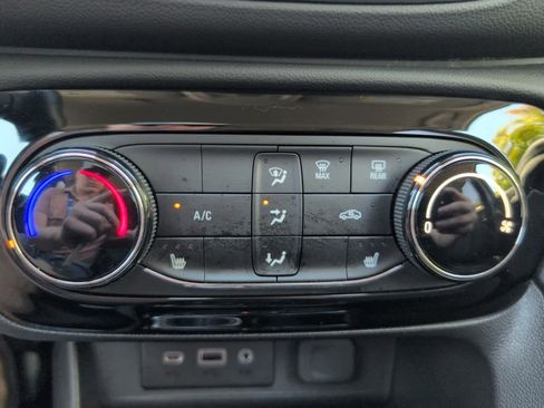 Used 2022 Buick Encore GX Preferred w/ Cold Weather Comfort Package image 27