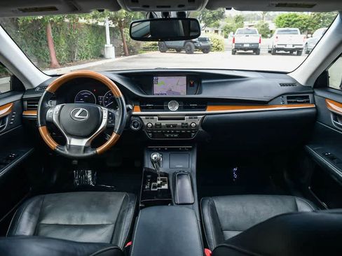 Used 2014 Lexus ES 300h w/ Luxury Package w/Bamboo Trim FWD image 14