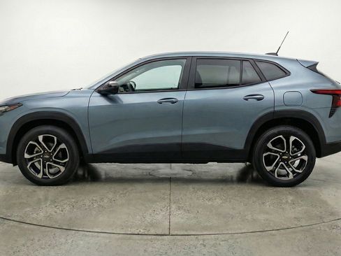 Used 2025 Chevrolet Trax LT w/ LT Convenience Package FWD image 5