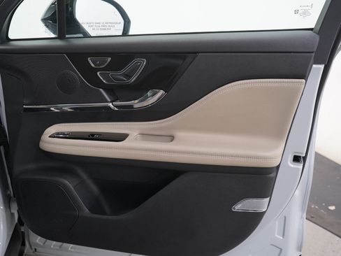 Used 2025 Lincoln Corsair AWD w/ Towing Package image 12
