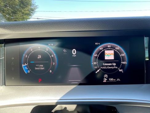 New 2025 Volkswagen Tiguan SE image 15