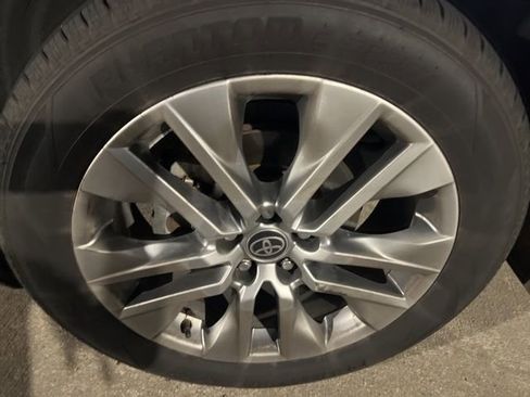 Used 2023 Toyota RAV4 XLE Premium image 10