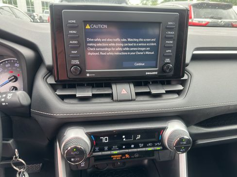 Used 2021 Toyota RAV4 LE AWD/4WD image 24