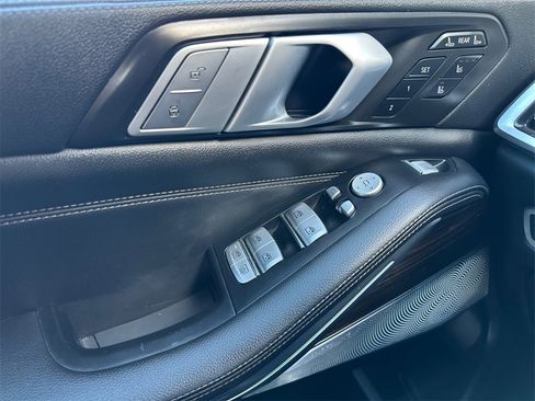 Used 2019 BMW X7 xDrive50i w/ Premium Package image 11