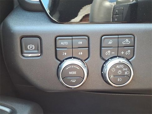 New 2026 GMC Sierra 1500 SLT image 14