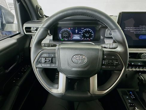 Used 2025 Toyota 4Runner Trailhunter image 11