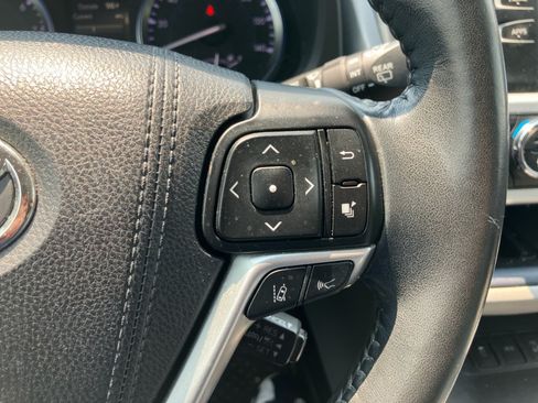 Used 2018 Toyota Highlander XLE AWD/4WD image 21