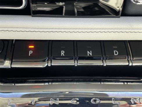 New 2025 Lincoln Aviator Reserve w/ Luxury Package image 17